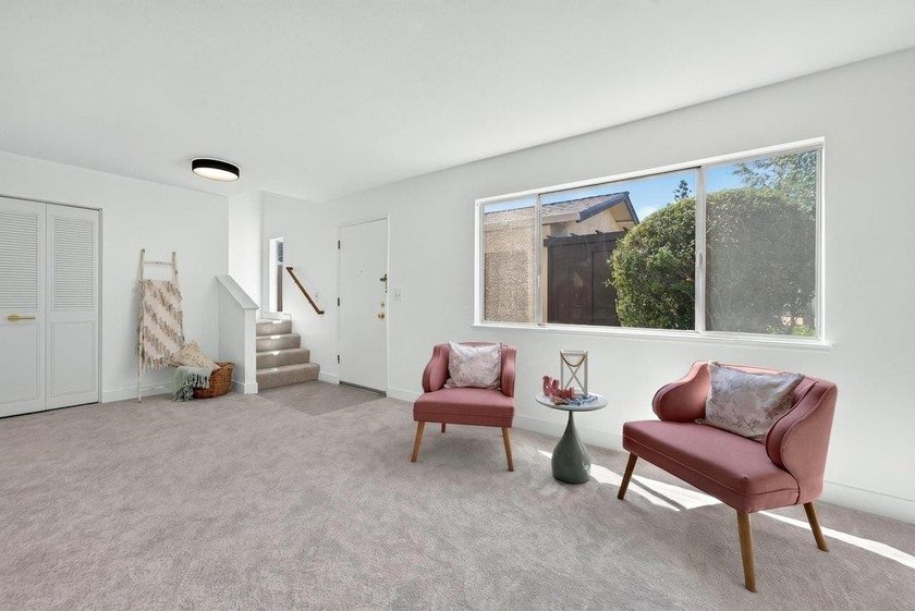 Welcome to this charming, low-maintenance 2-bedroom, 1 - photo 5