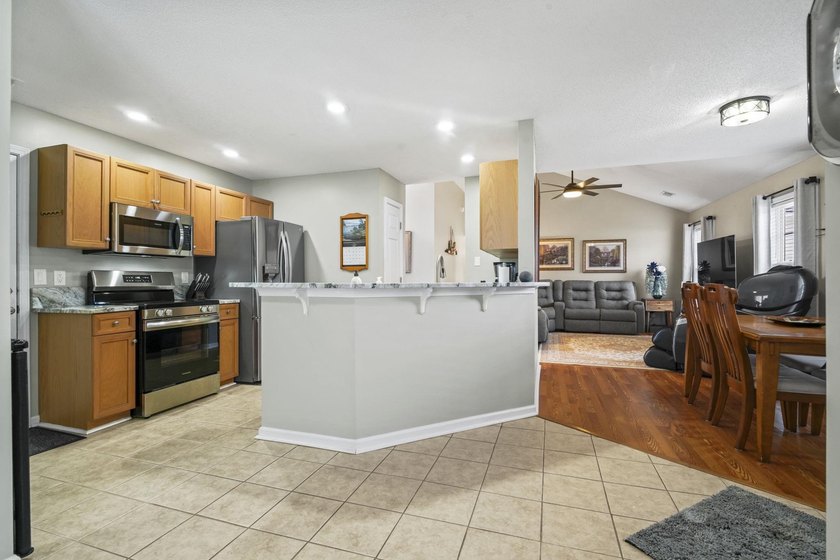 Situated in the vibrant heart of Myrtle Beach in Highland Ridge - photo 11