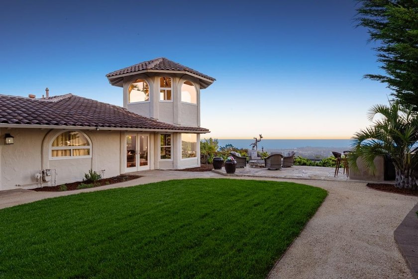 The view is the headline. Expansive. Unforgettable - photo 3