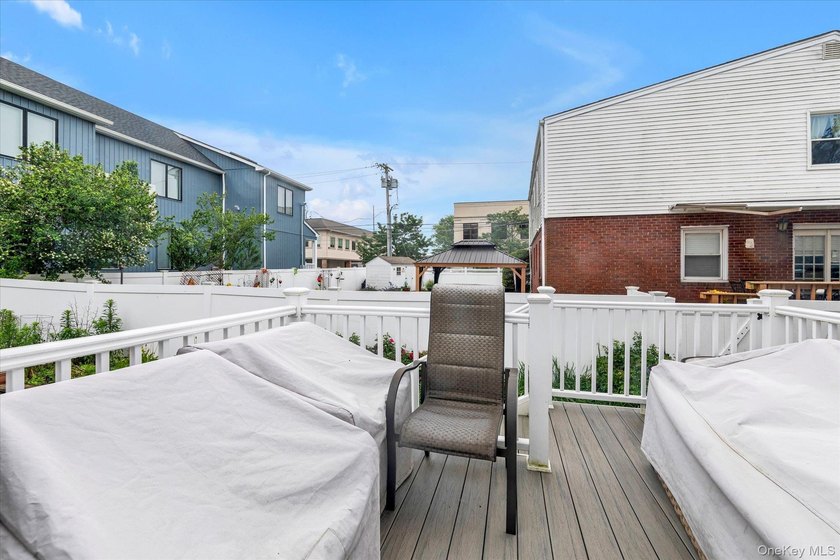Welcome to this beautifully maintained Colonial-style home that - photo 13