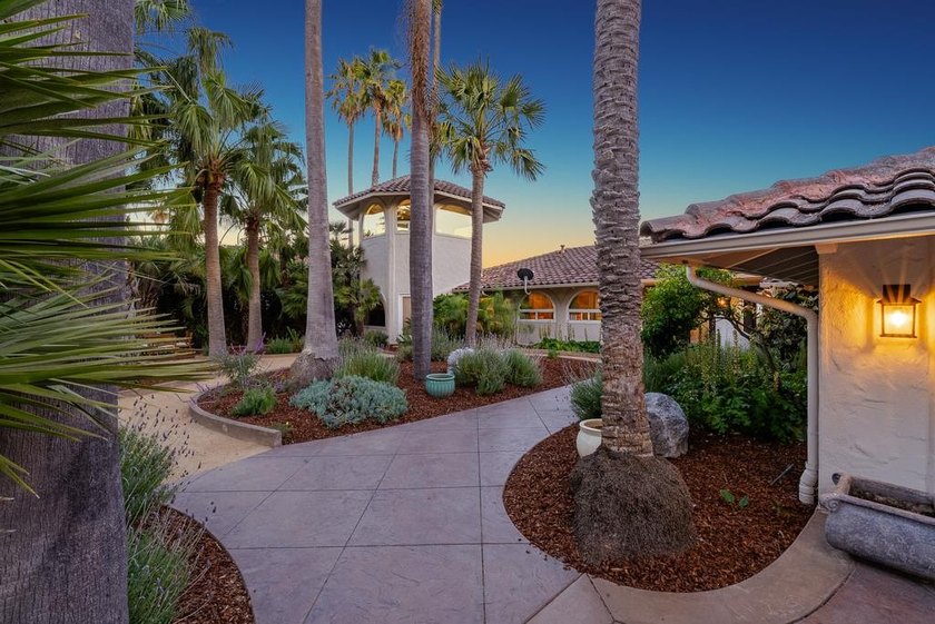 The view is the headline. Expansive. Unforgettable - photo 5