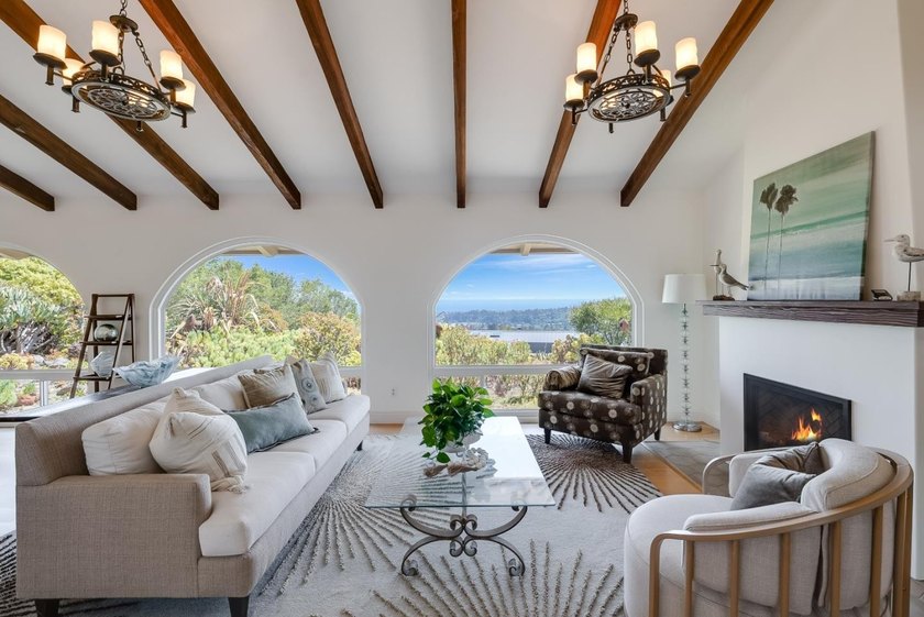 The view is the headline. Expansive. Unforgettable - photo 9