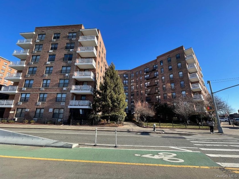 This commercial medical office condo situated right one Queens - photo 5
