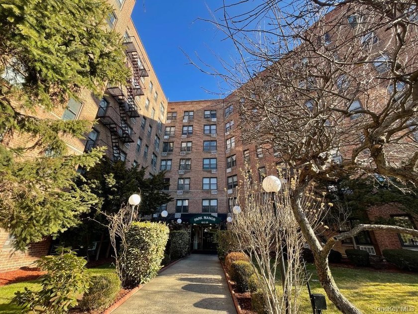 This commercial medical office condo situated right one Queens - photo 6