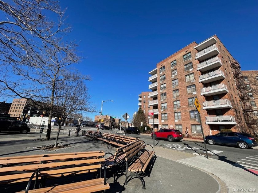This commercial medical office condo situated right one Queens - photo 10