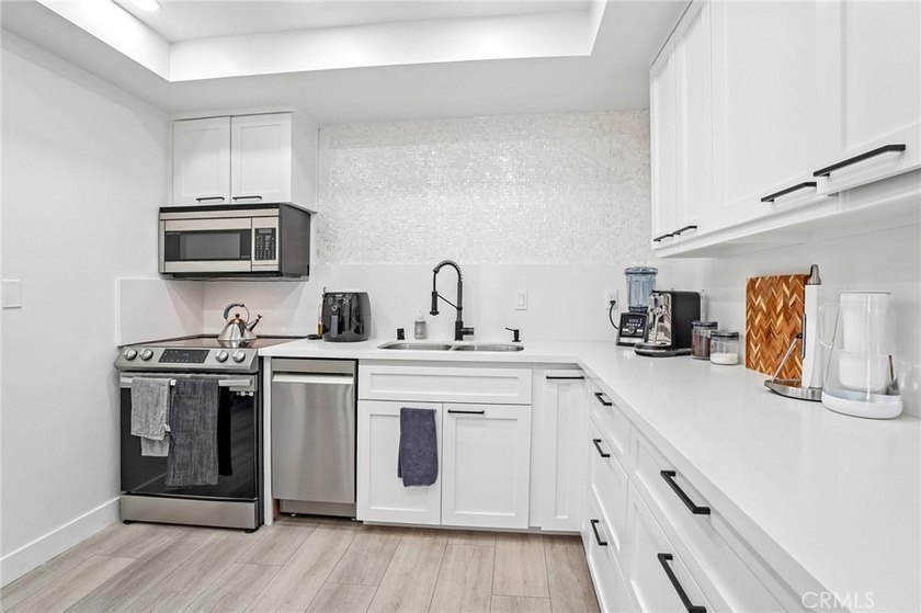 Welcome to Residence #907 at 969 Hilgard Avenue, a beautifully - photo 10