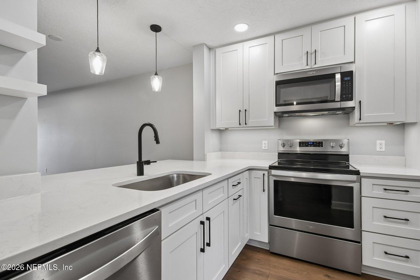 This beautifully renovated 2-bedroom, 2-bath ground-floor condo - photo 11