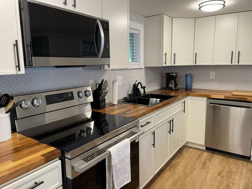 Welcome to Inlet Oaks Village, a 55+ age-qualified active and - photo 3