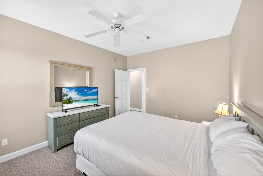 Immaculate and beautifully maintained, this fully furnished - photo 21