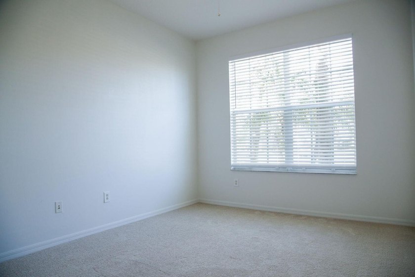Lovely 3 bedroom 2 bath 2 car garage located in Heritage Oaks at - photo 3