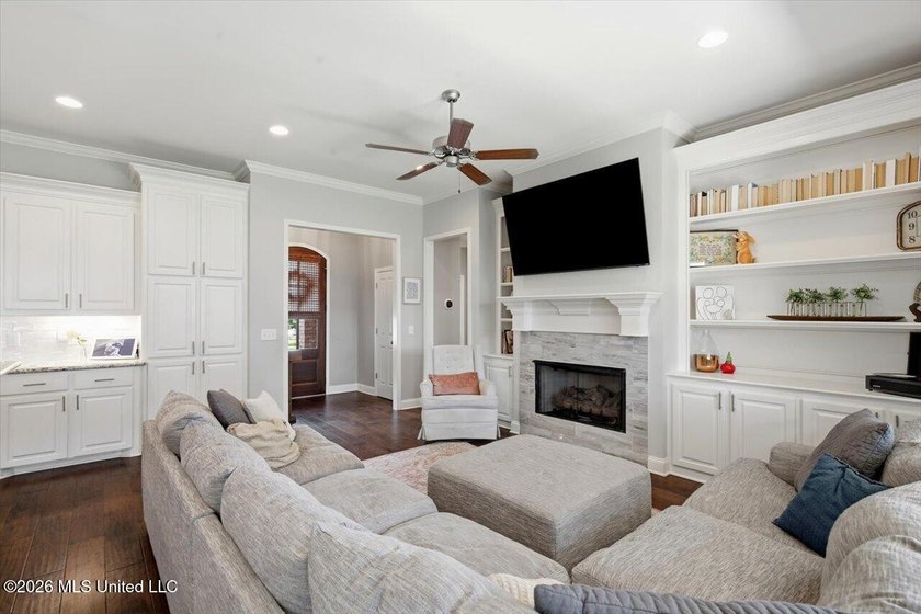 Welcome to 109 Hampton Pl located in one of Madison County's - photo 6