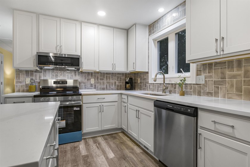 Nestled on a beautiful 1.1-acre lot in a peaceful country - photo 12