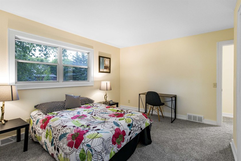 Nestled on a beautiful 1.1-acre lot in a peaceful country - photo 27