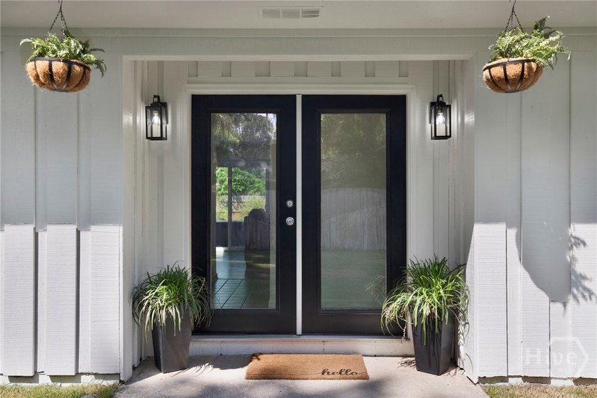 Private renovated oasis located just a short walk to Coffee - photo 3