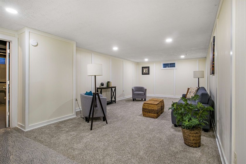 Nestled on a beautiful 1.1-acre lot in a peaceful country - photo 34