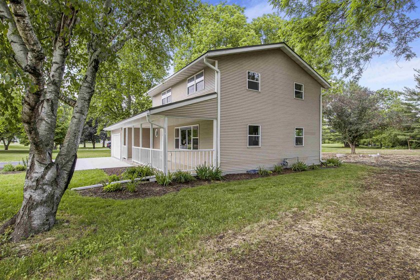 Nestled on a beautiful 1.1-acre lot in a peaceful country - photo 47