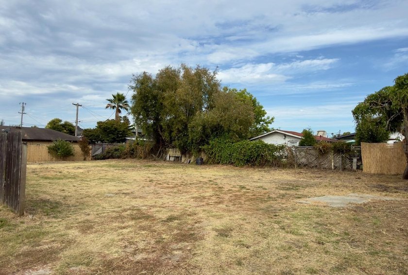 This is that rare, in-town opportunity to build in Midtown Santa - photo 4