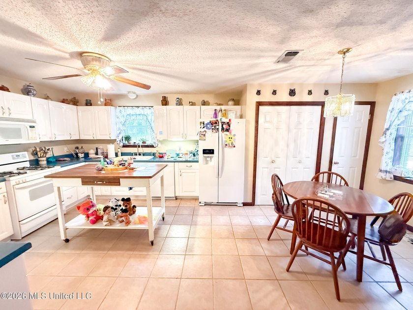 If you've been searching for peaceful country living in the - photo 6