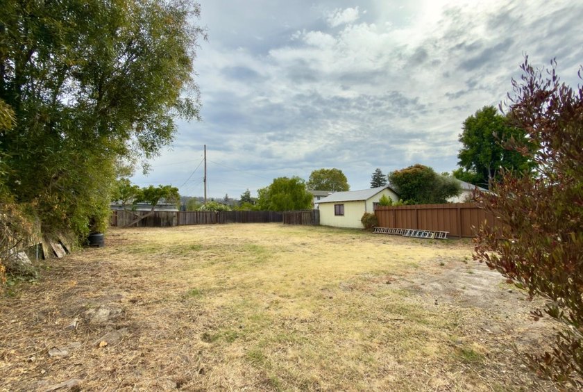 This is that rare, in-town opportunity to build in Midtown Santa - photo 8