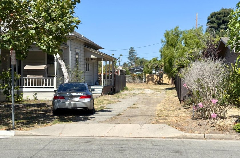 This is that rare, in-town opportunity to build in Midtown Santa - photo 10