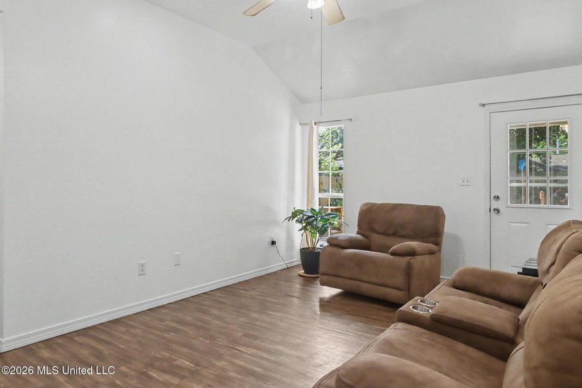 Pristine and move-in ready in the heart of Long Beach! Pride of - photo 3
