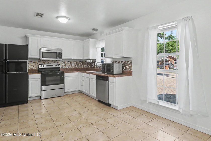 Pristine and move-in ready in the heart of Long Beach! Pride of - photo 7