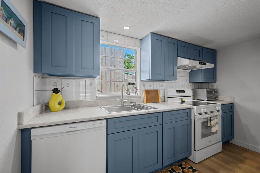 Prime Commercial &amp; Residential Opportunity in the Heart of - photo 15