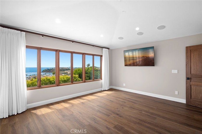 Experience panoramic views of Emerald Bay, the Pacific Ocean - photo 9