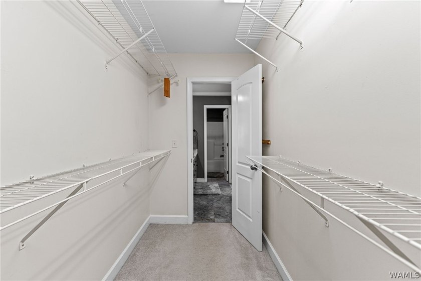 Enjoy the ultimate lakefront lifestyle, fully furnished and - photo 20