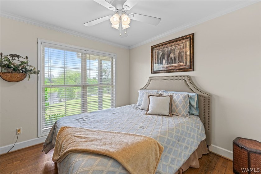 Enjoy the ultimate lakefront lifestyle, fully furnished and - photo 25