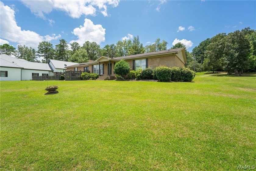 Enjoy the ultimate lakefront lifestyle, fully furnished and - photo 38