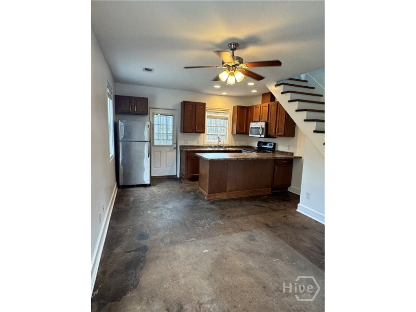 This beautifully updated 2 or 3-bedroom, 1 bathroom home is a - photo 2