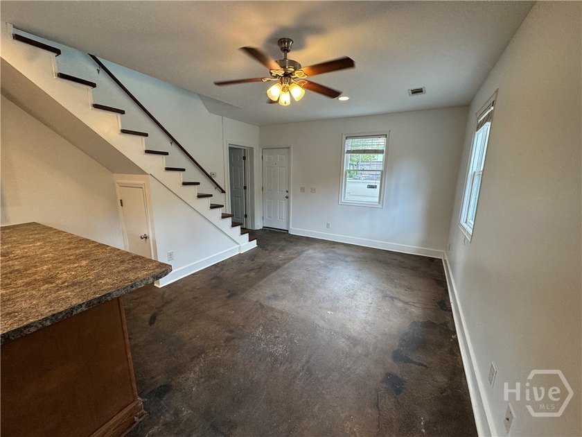 This beautifully updated 2 or 3-bedroom, 1 bathroom home is a - photo 3