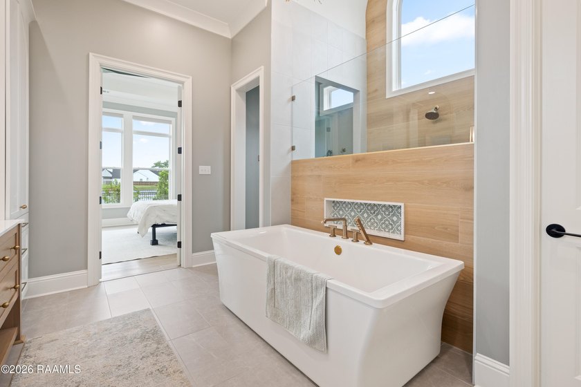 Welcome to this stunning custom 2024 Parade of Homes masterpiece - photo 22