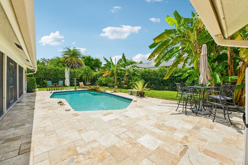 Gorgeous move-in ready 4 Bed/4 Bath home on an extra large - photo 5