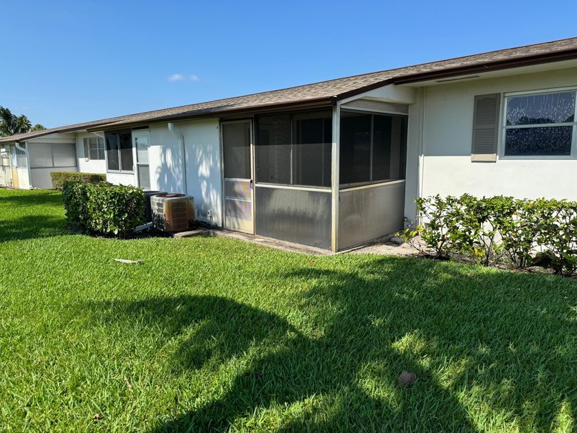 Lovely 1 bedroom 1 bath CORNER VILLA located in the 55+ - photo 6
