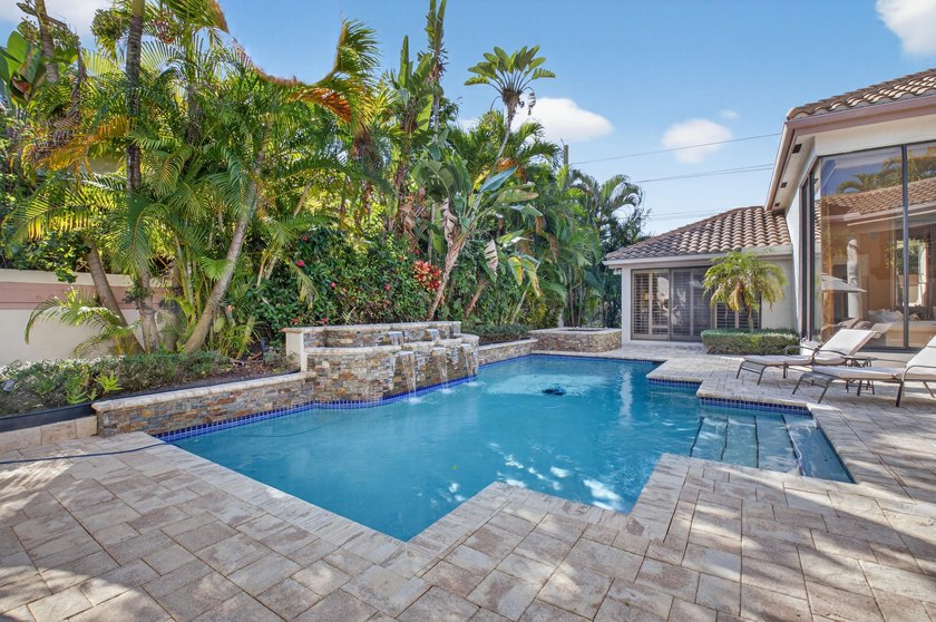FABULOUS CUSTOM DESIGNED COURTYARD HOME. ONE STORY MAIN HOUSE - photo 5