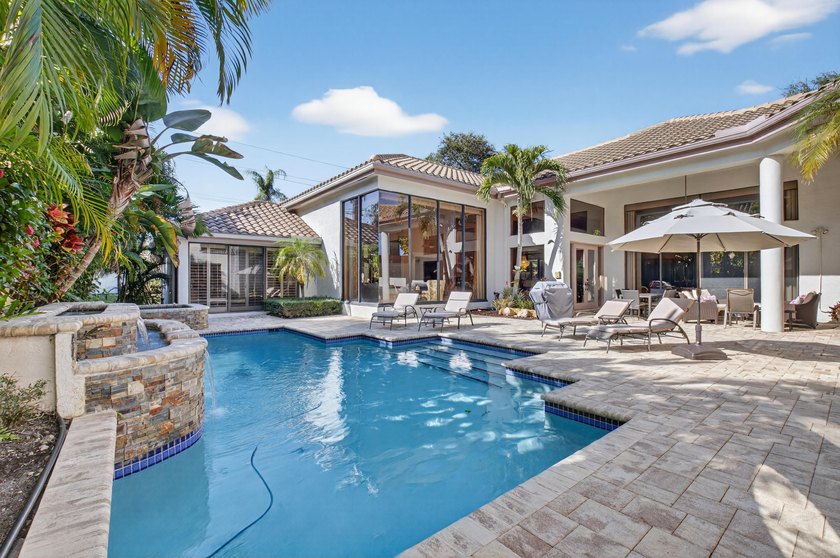 FABULOUS CUSTOM DESIGNED COURTYARD HOME. ONE STORY MAIN HOUSE - photo 6