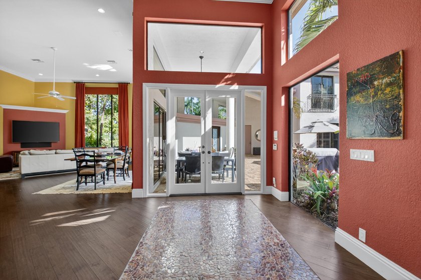 FABULOUS CUSTOM DESIGNED COURTYARD HOME. ONE STORY MAIN HOUSE - photo 10