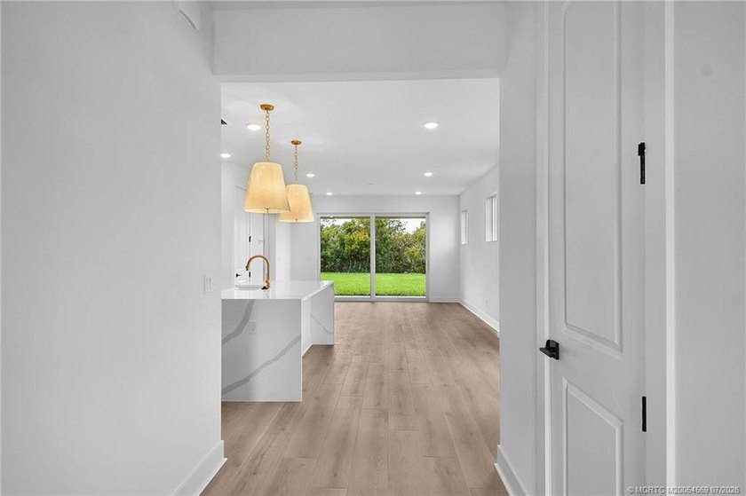 This 5 bedroom 3.5 bathroom home on an oversized lot is move-in - photo 4
