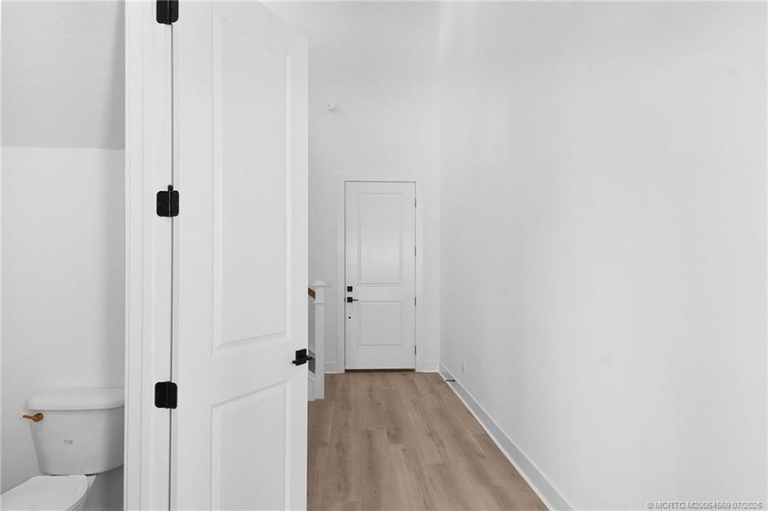 This 5 bedroom 3.5 bathroom home on an oversized lot is move-in - photo 6