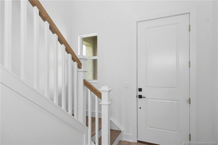 This 5 bedroom 3.5 bathroom home on an oversized lot is move-in - photo 7