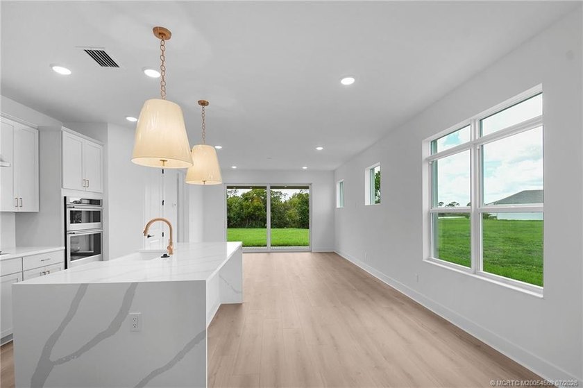 This 5 bedroom 3.5 bathroom home on an oversized lot is move-in - photo 8