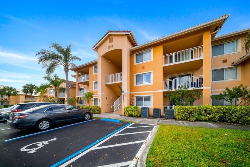 A spacious first floor 3 bedroom 2 bath condo located in a - photo 2