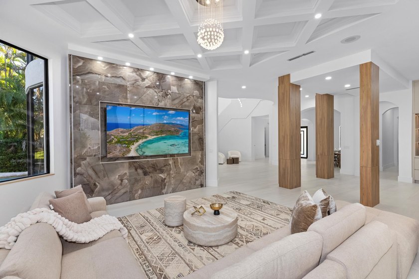 This classic Mediterranean estate in The Oaks has been - photo 5