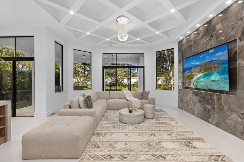 This classic Mediterranean estate in The Oaks has been - photo 6