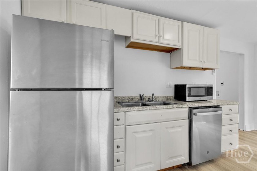 627 W 48th St - photo 10