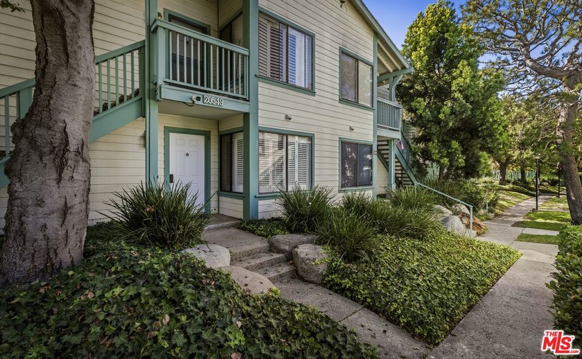 Ideally situated in Ponderosa West, this bright 1-bedroom - photo 3