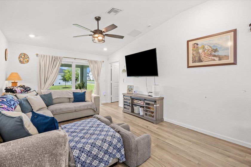 Welcome to this thoughtfully designed 3 bedroom, 2 bathroom - photo 13