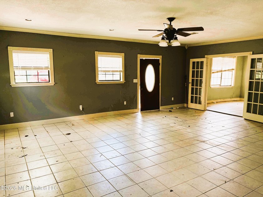 INVESTORS SPECIAL!!! This home is ready for a transformation - photo 7